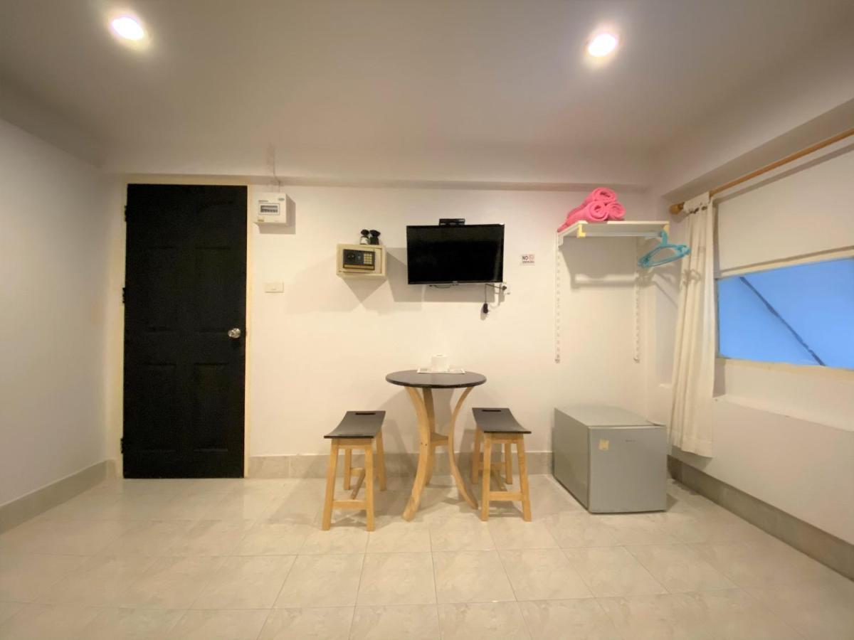 Som Guesthouse Patong Exterior photo